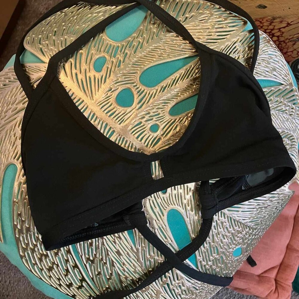 JOLYN Black Keyhole/Vent Bikini Top - Size Small